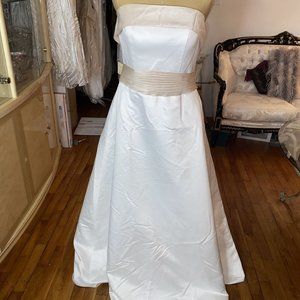 #65-VII Collection Wedding Gown NWT sz 14